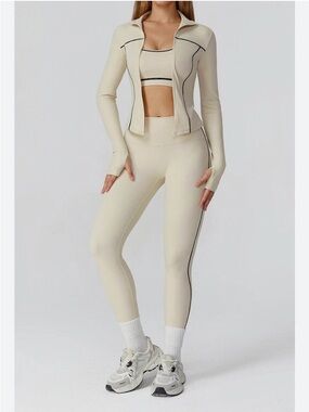 High-Rise Cream Seamless Leggings with Contrast Piping